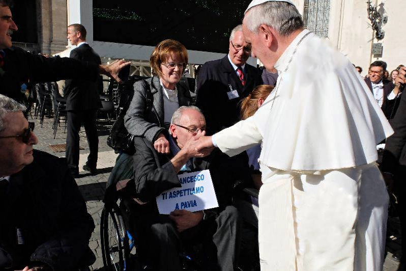 Disabili e bambini malati del San Matteo di Pavia hanno avuto la possibilità di incontrare il Papa grazie all'impegno di Pietro Castellese del Cral