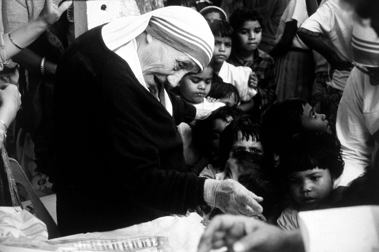 Madre Teresa di Calcutta, figura significativa del XX secolo, è venuta a mancare il 5 settembre 1997 a pochi giorni di distanza dalla morte della principessa del Galles Diana con cui aveva stretto una singolare amicizia