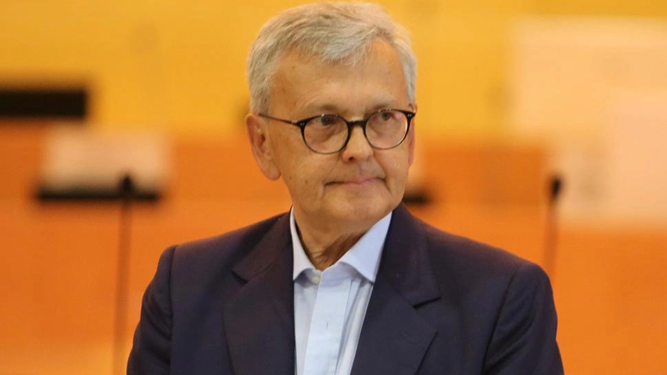 Il sindaco Carlo Moscatelli ha ricevuto insulti sui social: «A Desio non c’è spazio per chi si comporta in questo modo» Il sindaco Carlo Moscatelli ha ricevuto insulti sui social: «A Desio non c’è spazio per chi si comporta in questo modo»