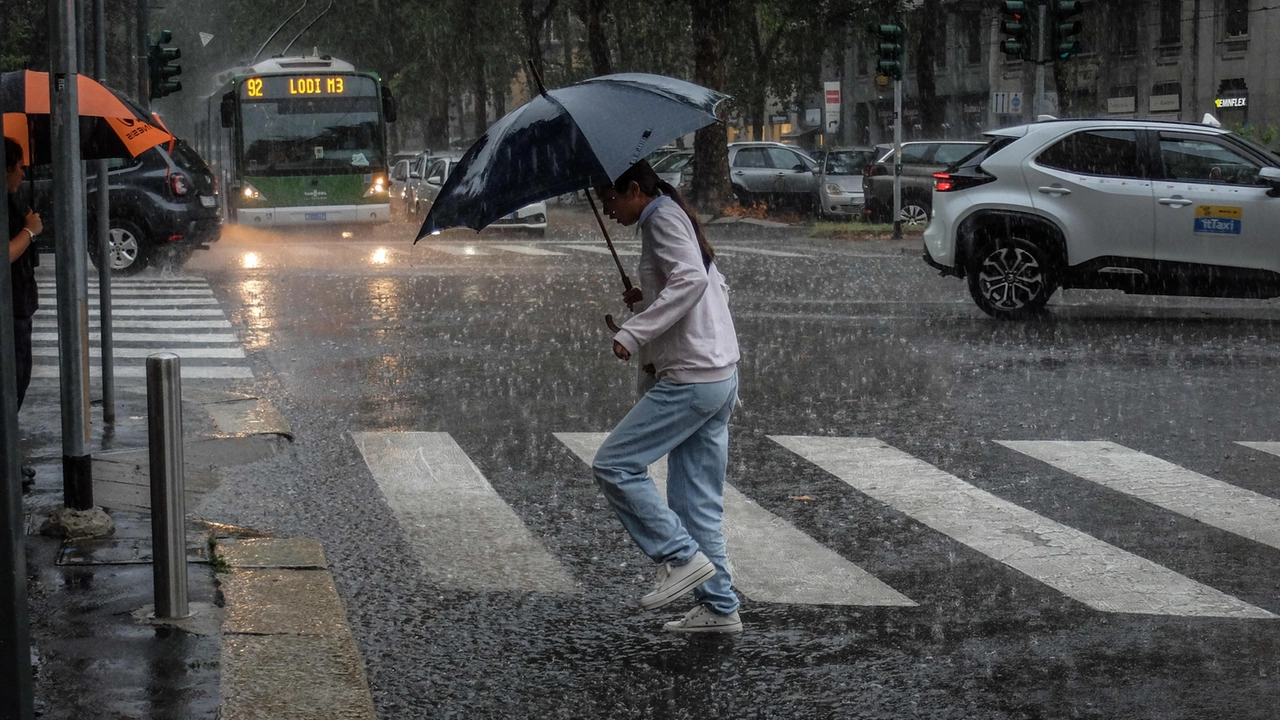 Un recente temporale a Milano (Archivio)