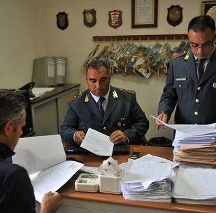 Abiti tarocchi. In quindici patteggiano Abiti tarocchi. In quindici patteggiano