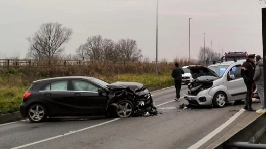 L'incidente sulla via Emilia a San Rocco al Porto L'incidente sulla via Emilia a San Rocco al Porto
