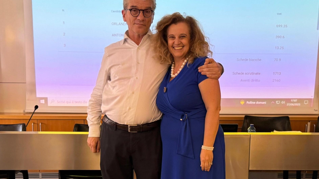 Marco Orlandi, 62 anni, con la rettrice e presidente Crui Giovanna Iannantuoni Marco Orlandi, 62 anni, con la rettrice e presidente Crui Giovanna Iannantuoni