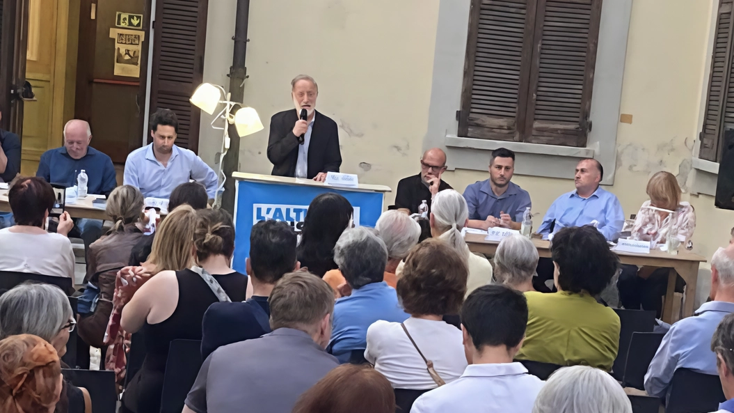 Una seduta del “controconsiglio“ Una seduta del “controconsiglio“