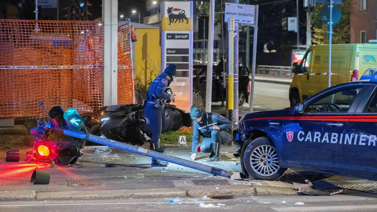 I rilievi della polizia locale sul luogo dell’incidente in via Quaranta I rilievi della polizia locale sul luogo dell’incidente in via Quaranta