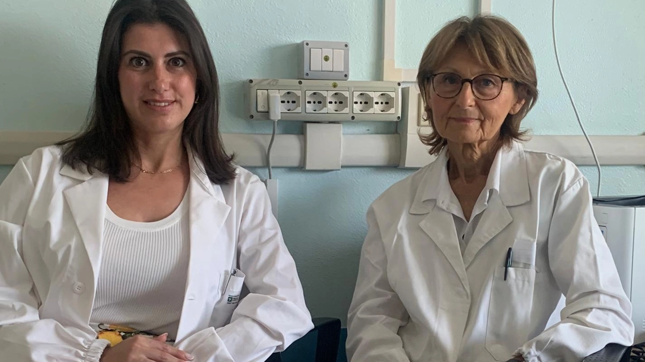 La psicologa Erika Morandi che dirige le attività cliniche ambulatoriali e riabilitative e la responsabile Mariarosa Ferrario