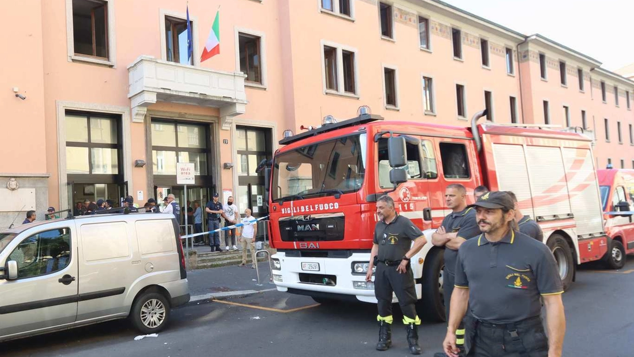 I vigili del fuoco nel giorno dell'incendio alla Casa dei coniugi