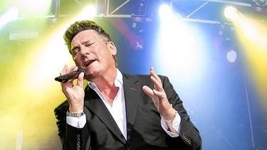 Doppia tappa lombarda per Tony Hadley, che festeggia 45 anni di carriera martedì sul palco del Teatro Sociale di Sondrio...