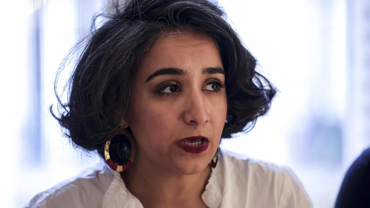 Narges Mohammadi, Nobel per la Pace 2023, chiede la fine della guerra e la protezione di Teheran, città simbolo dell'Iran. Narges Mohammadi, Nobel per la Pace 2023, chiede la fine della guerra e la protezione di Teheran, città simbolo dell'Iran.