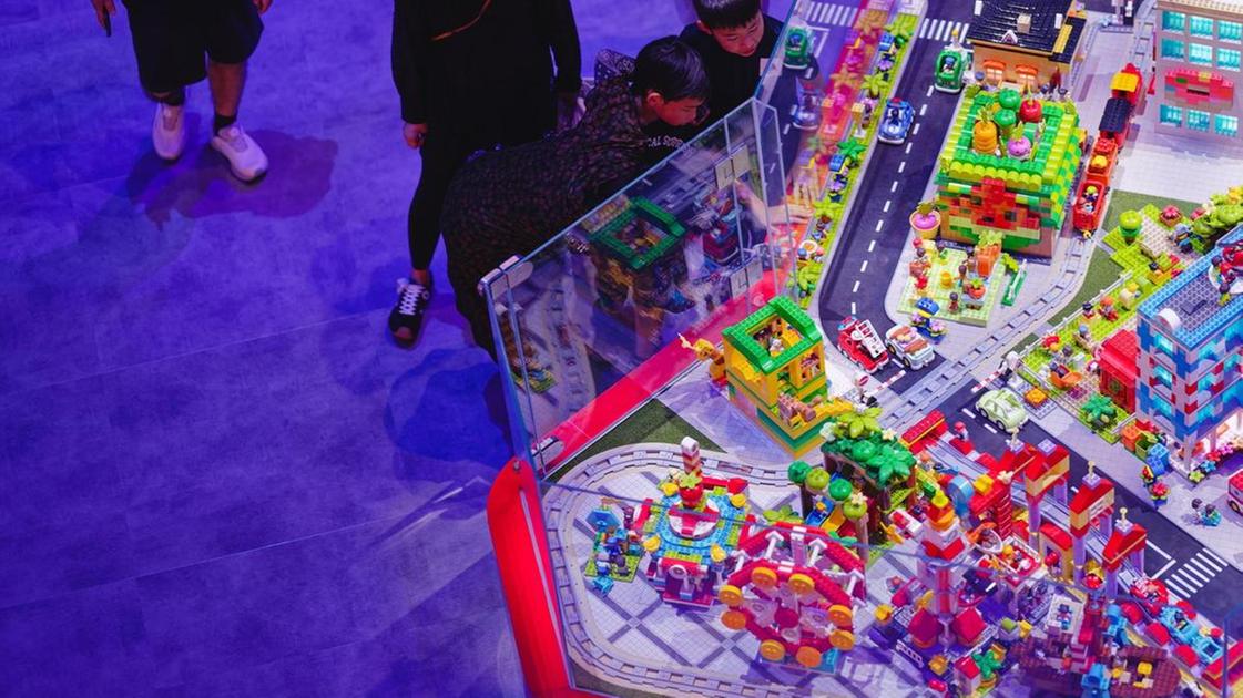 Lecco, mostra di Lego al Politecnico. Costruttori da 179 Paesi Lecco, mostra di Lego al Politecnico. Costruttori da 179 Paesi