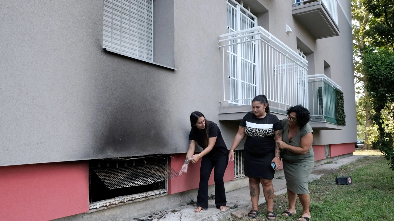 Giulia e Claudia Alloggio e Antonella Valenzano mostrano i segni dell’incendio Giulia e Claudia Alloggio e Antonella Valenzano mostrano i segni dell’incendio
