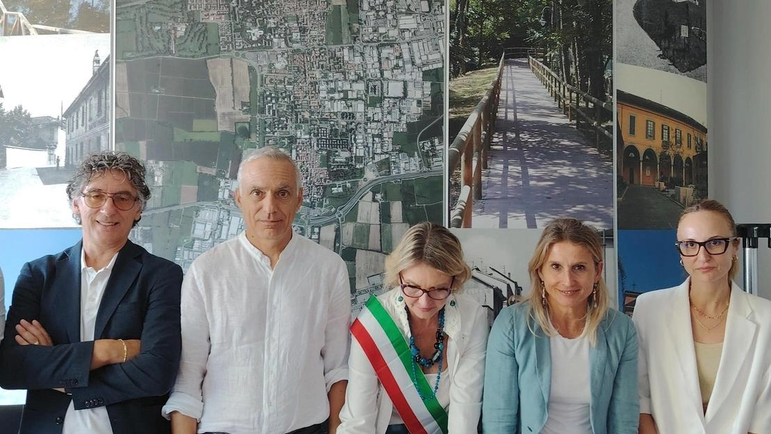 I rappresentanti delle istituzioni e dei sindacati alla firma dell’accordo I rappresentanti delle istituzioni e dei sindacati alla firma dell’accordo