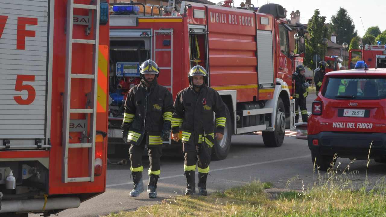 Sul posto anche i vigili del fuoco (Archivio) Sul posto anche i vigili del fuoco (Archivio)