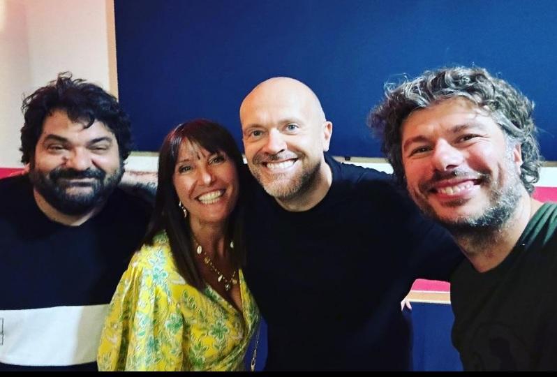 “La Notte dell’Uomo ragno” regala fama a Pavia ma fa infuriare la moglie di Max Pezzali: “In Comune sanno solo sfruttare la sua popolarità” “La Notte dell’Uomo ragno” regala fama a Pavia ma fa infuriare la moglie di Max Pezzali: “In Comune sanno solo sfruttare la sua popolarità”