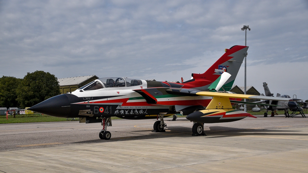 L’evento è stata l’occasione per presentare ufficialmente il velivolo Tornado “Special Color” (Foto Beppe Prandelli) L’evento è stata l’occasione per presentare ufficialmente il velivolo Tornado “Special Color” (Foto Beppe Prandelli)