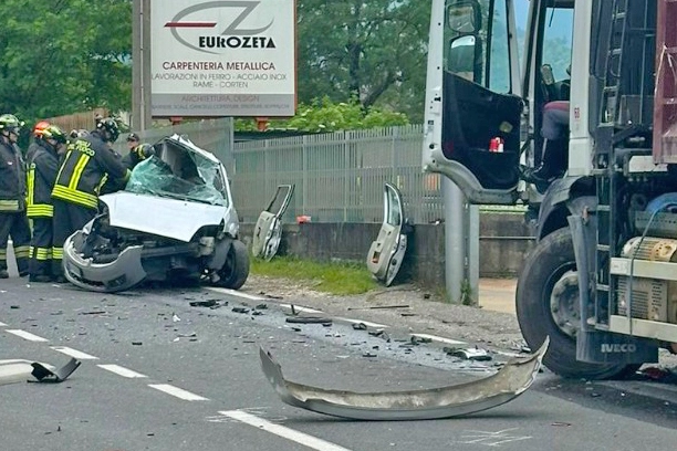 L'impatto fra l'utilitaria e il camion non ha purtroppo lasciato scampo a Marzia Zinetti