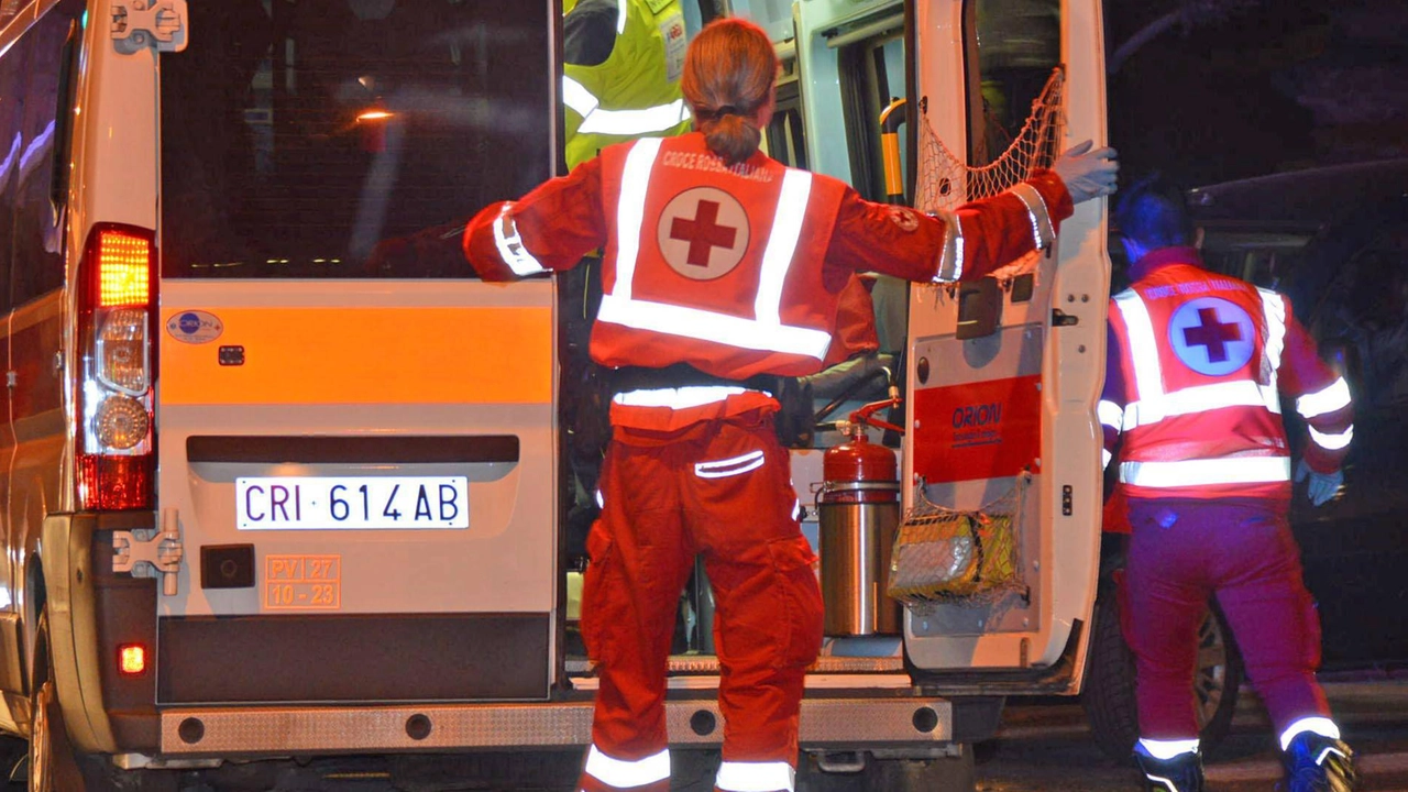 Ambulanza in azione nella notte