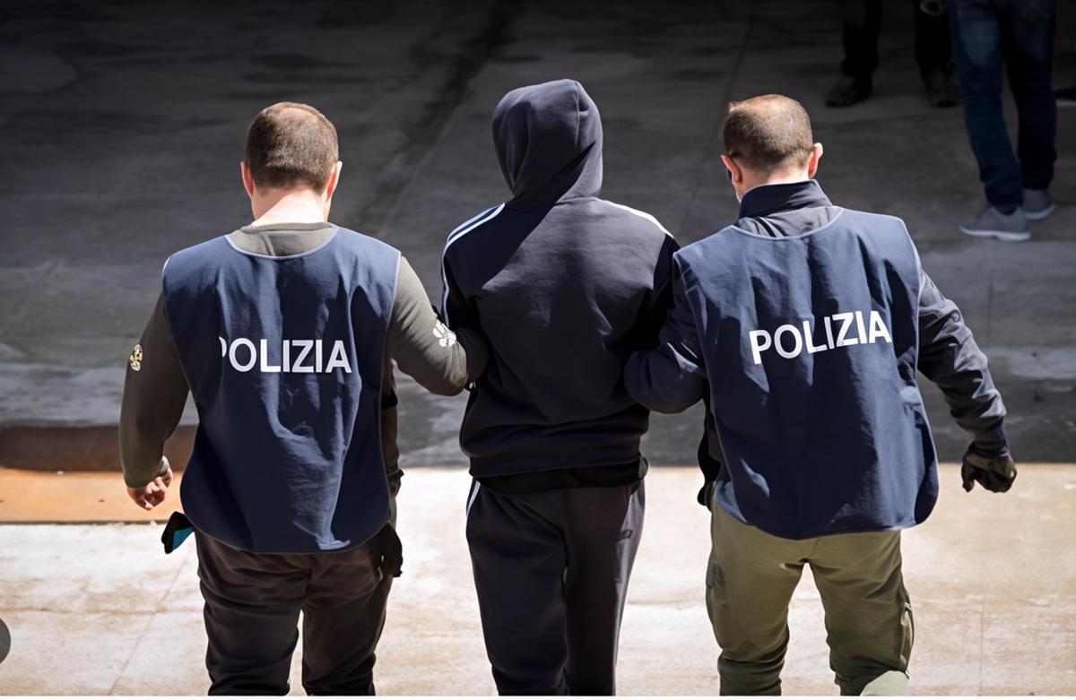ricercato per un omicidio di 30 anni fa latitante cinese fermato nel suo negozio
