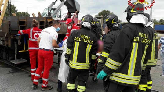 L'incidente è avvenuto in un cantiere edile (foto di repertorio) L'incidente è avvenuto in un cantiere edile (foto di repertorio)
