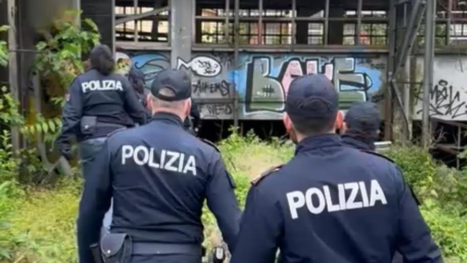 Como, sgomberata l