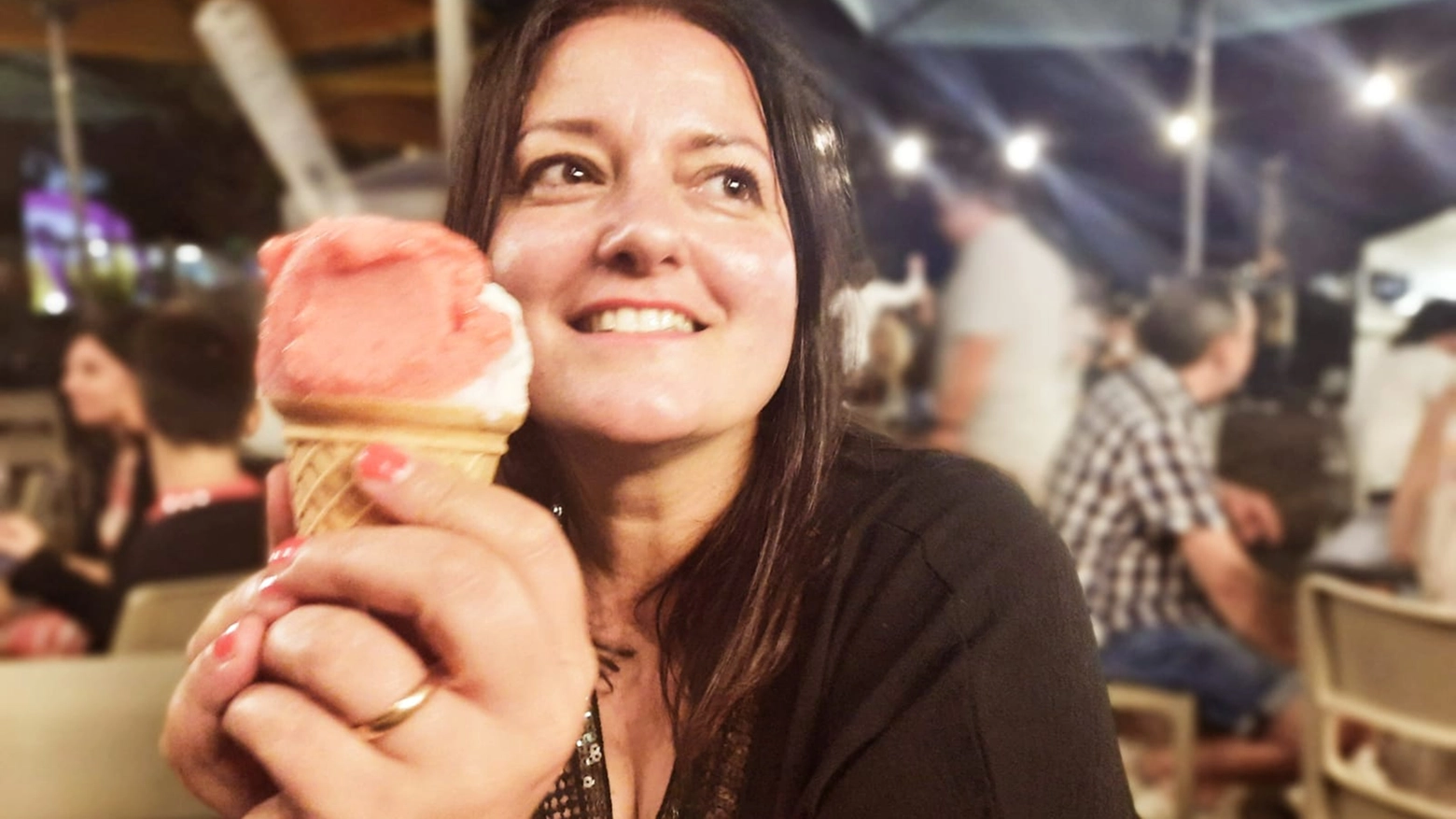 Fa discutere l'idea di vietare il gelato "notturno" in zona navigli a Milano