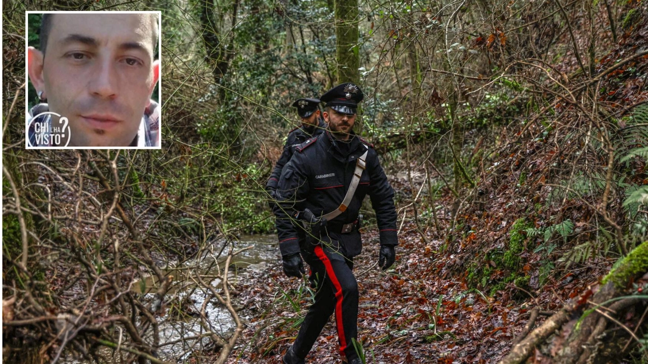 Cadavere trovato in un bosco nel Bresciano, forse è Manuel Cantoni (nel riquadro) Cadavere trovato in un bosco nel Bresciano, forse è Manuel Cantoni (nel riquadro)