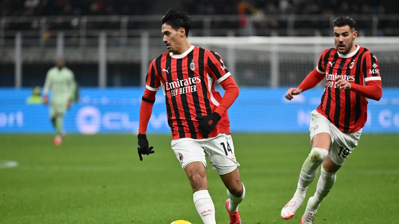 L’ormai ex rossonero Tijjani Reijnders e, a destra, Theo Hernandez L’ormai ex rossonero Tijjani Reijnders e, a destra, Theo Hernandez