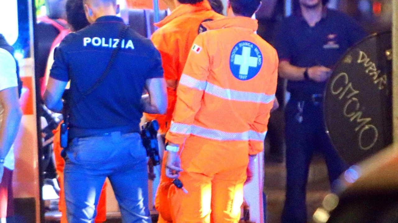 Collanina strappata e fuga. In manette due rapinatori
