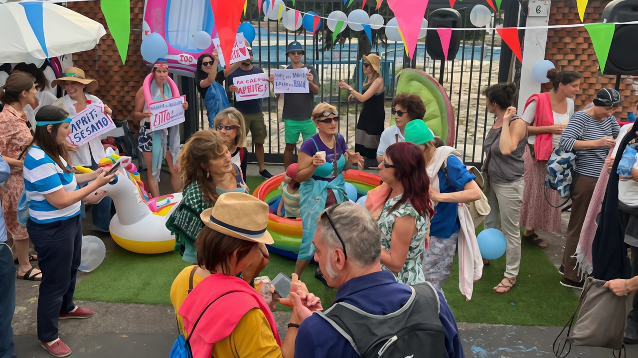 Il flashmob del comitato comitato “Sai che puoi” davanti alla piscina Argelati del 6 giugno scorso per chiedere la riapertura dell’impianto di via Segantini e della Scarioni