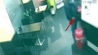 Il killer ripreso nel bar la mattina del 19 dicembre 2022 Il killer ripreso nel bar la mattina del 19 dicembre 2022