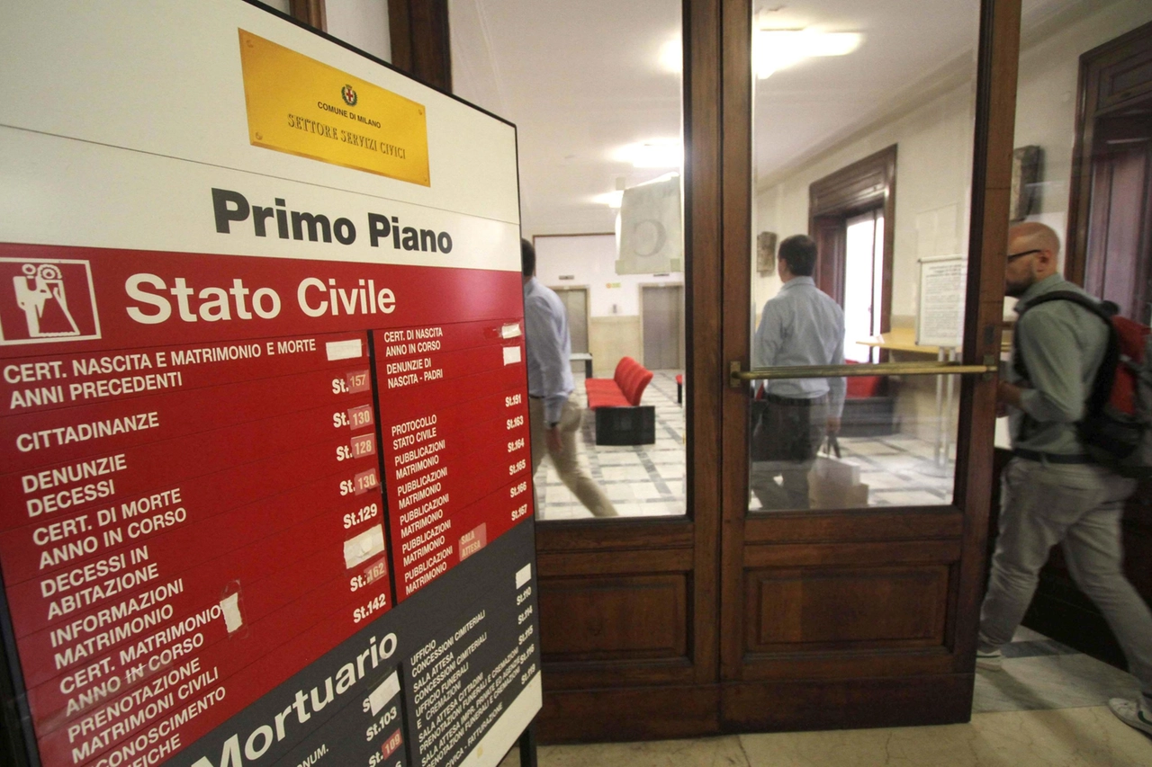 Gay: coppie in Comune Milano, vogliamo risposta da Pisapia