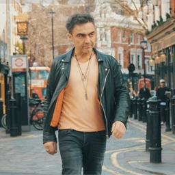Non è il Liga ma è Ligabue: Marco, il fratello di Luciano, porta rock e Brit-pop al Pratone di Bareggio