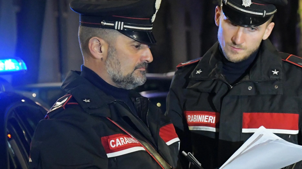 L’allarme per il furto è scattato all’inizio del turno notturno Sul posto i carabinieri L’allarme per il furto è scattato all’inizio del turno notturno Sul posto i carabinieri