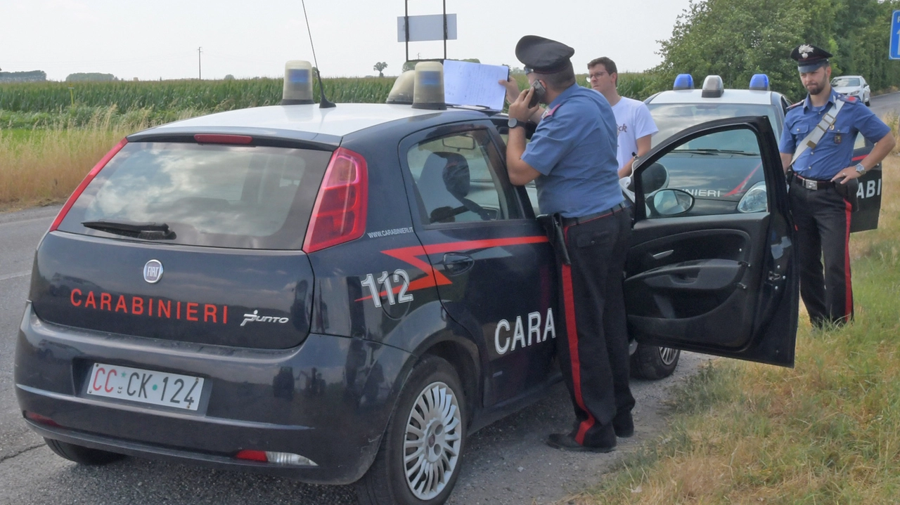Sulla violenta lite indagano i carabinieri Sulla violenta lite indagano i carabinieri
