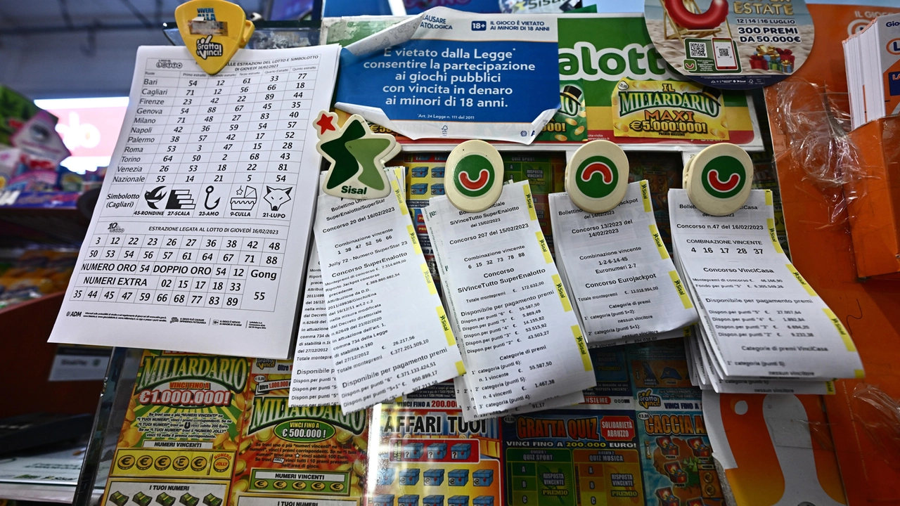 Lombardia particolarmente fortunata nell'ultima estrazione di Superenalotto, Lotto e 10eLotto (foto d'archivio Ansa) Lombardia particolarmente fortunata nell'ultima estrazione di Superenalotto, Lotto e 10eLotto (foto d'archivio Ansa)
