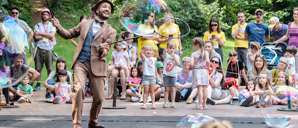 Festival dei record a Vimercate. Un palco per cento compagnie