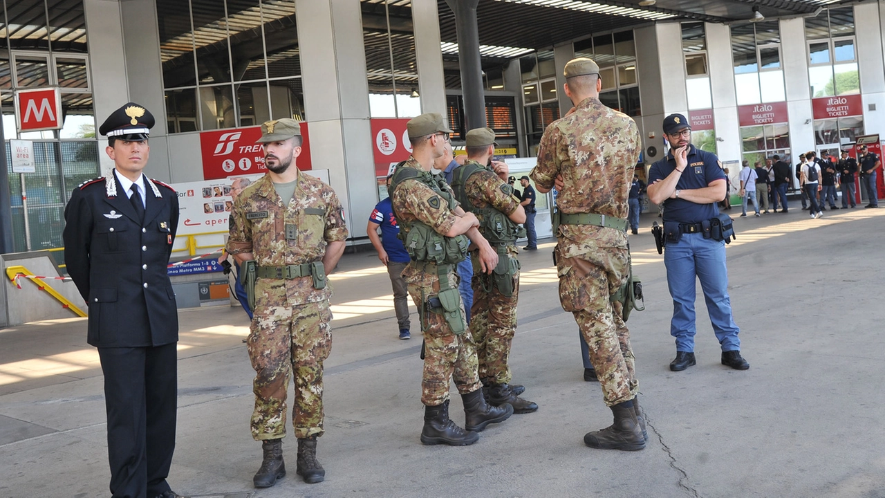 Esercito, carabinieri e polizia in stazione a Rogoredo: questa sera è in programma una simulazione di attentato, un test in vista delle Olimpiadi 2026 (Archivio) Esercito, carabinieri e polizia in stazione a Rogoredo: questa sera è in programma una simulazione di attentato, un test in vista delle Olimpiadi 2026 (Archivio)