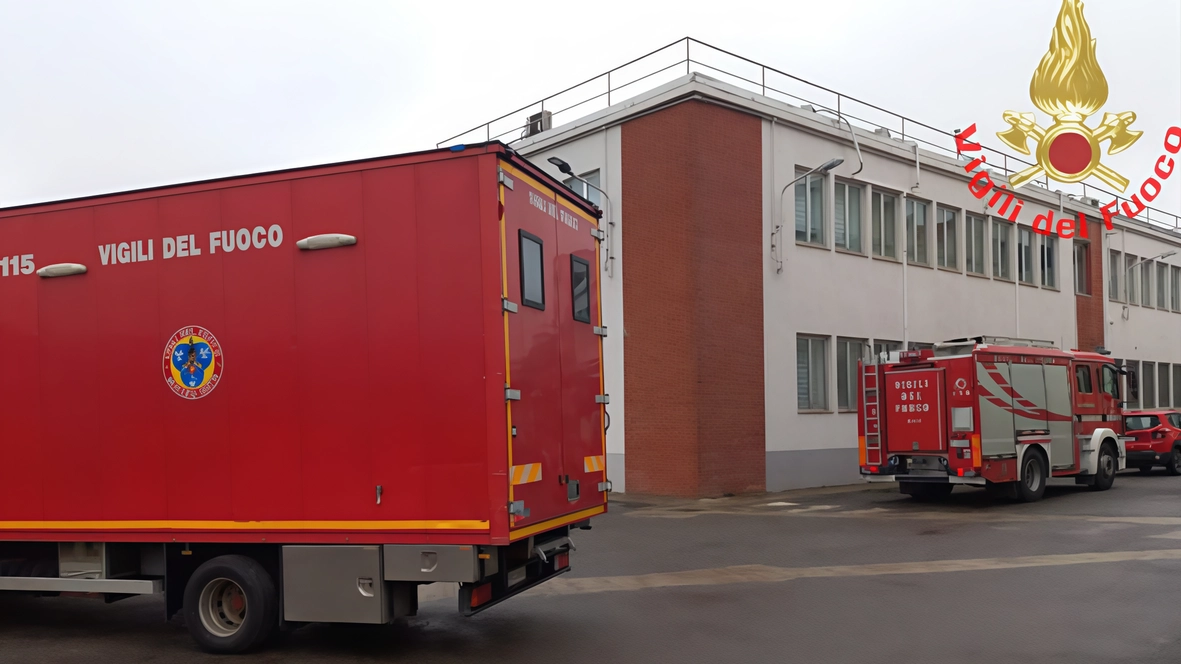 I vigili del fuoco sono intervenuti con l’autopompa e il carro Nbcr (Nucleare Biologico Chimico Radiologico) I vigili del fuoco sono intervenuti con l’autopompa e il carro Nbcr (Nucleare Biologico Chimico Radiologico)