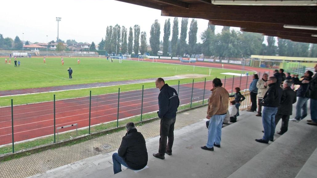 Un campo da calcio sintetico a 11 sostituirà il vecchio campetto da allenamento Un campo da calcio sintetico a 11 sostituirà il vecchio campetto da allenamento