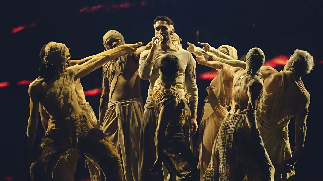 Stasera e domani live a San Siro: "Dopo ogni crollo si ricomincia, magari camminando tra le rovine"