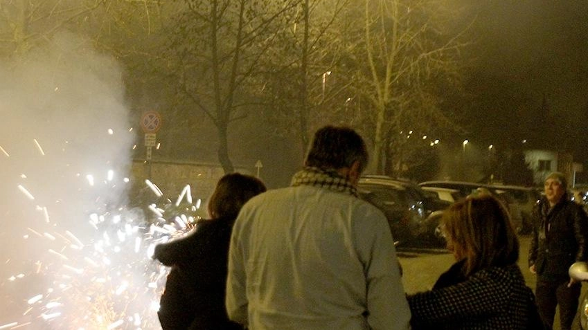 Si contano i danni in piazza Dante, a Ferno, dopo che la notte di San Silvestro è stata utilizzata... Si contano i danni in piazza Dante, a Ferno, dopo che la notte di San Silvestro è stata utilizzata...