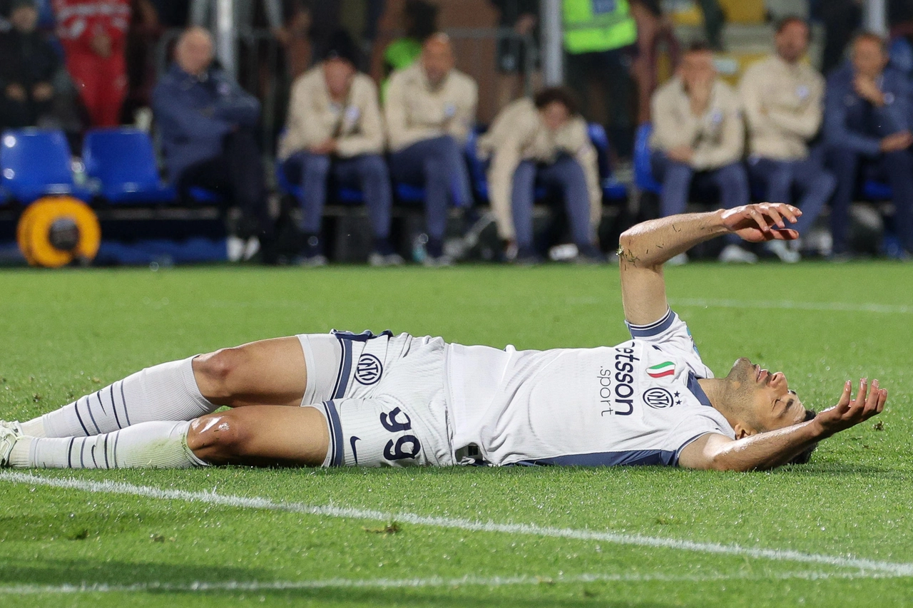 Lo sconforto dell'attaccante dell'Inter Mehdi Taremi