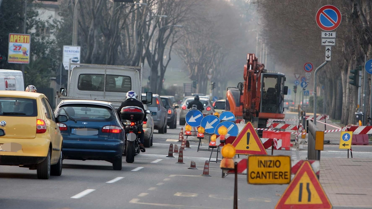 Viale Campania non conosce ancora pace dopo i guai al collettore fognario Viale Campania non conosce ancora pace dopo i guai al collettore fognario