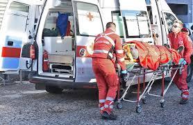 cade da una scala e sbatte la testa contro un tubo di ferro grave 68enne di villa cortese