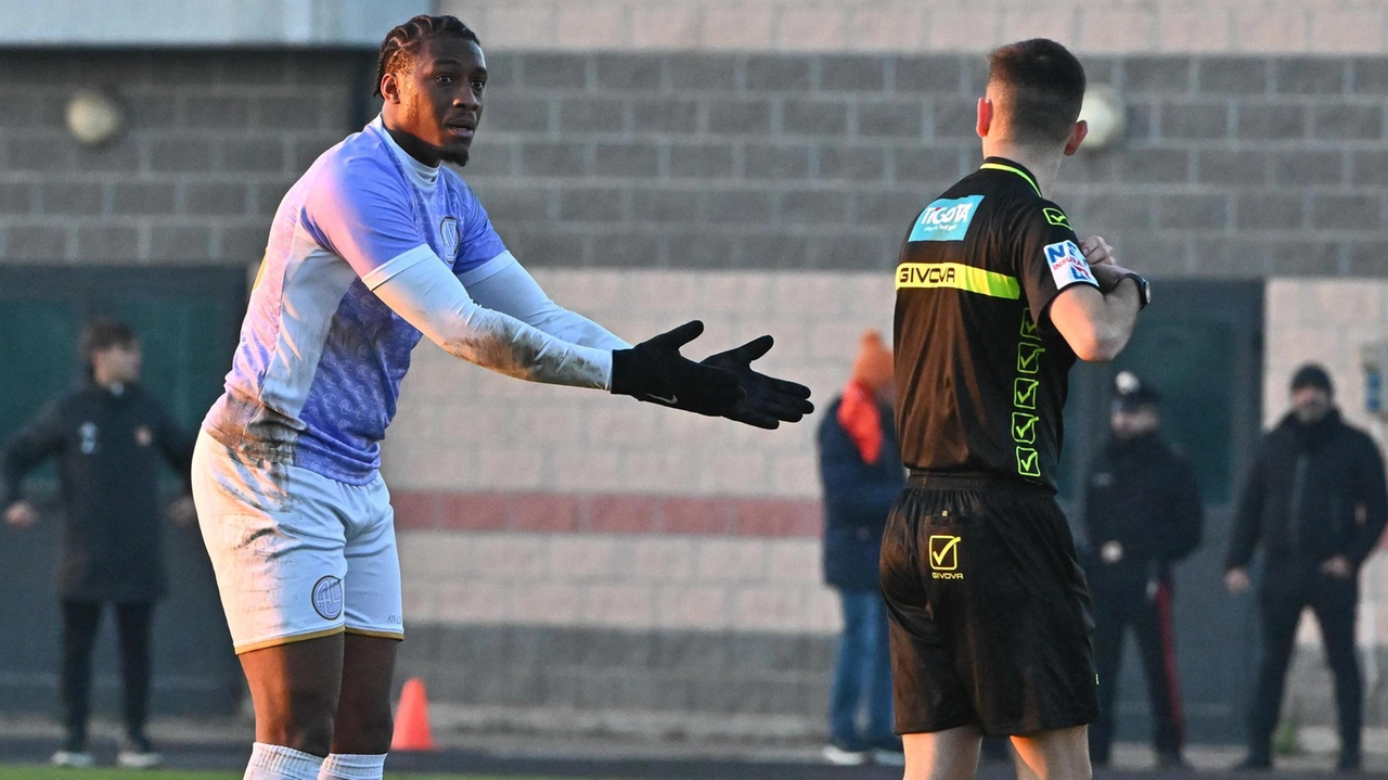 L’allenatore Cataldo ufficialmente assente per motivi di salute, ma la società cerca un sostituto. Il presidente Zoppi non vuole arrendersi all’idea di una retrocessione. E domenica c’è il derby col Saronno. L’allenatore Cataldo ufficialmente assente per motivi di salute, ma la società cerca un sostituto. Il presidente Zoppi non vuole arrendersi all’idea di una retrocessione. E domenica c’è il derby col Saronno.