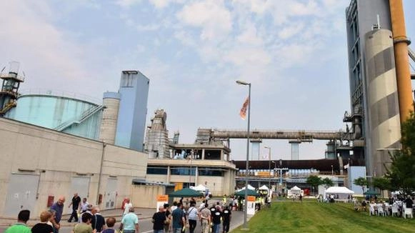 Nel forno di Calusco d’Adda verranno bruciati fino a 110mila tonnellate di rifiuti all’anno al posto delle 30mila attuali Nel forno di Calusco d’Adda verranno bruciati fino a 110mila tonnellate di rifiuti all’anno al posto delle 30mila attuali