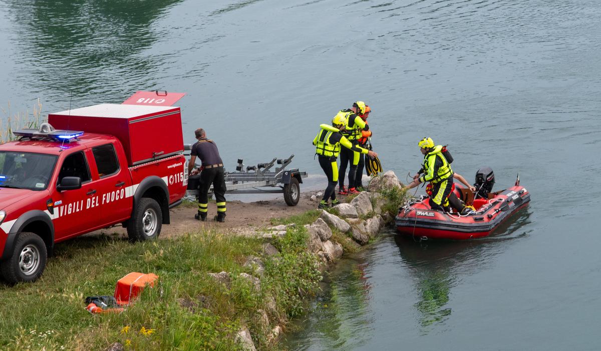 San Bendetto Po, auto esce di strada e finisce nel fiume. Ritrovati i corpi di due persone San Bendetto Po, auto esce di strada e finisce nel fiume. Ritrovati i corpi di due persone