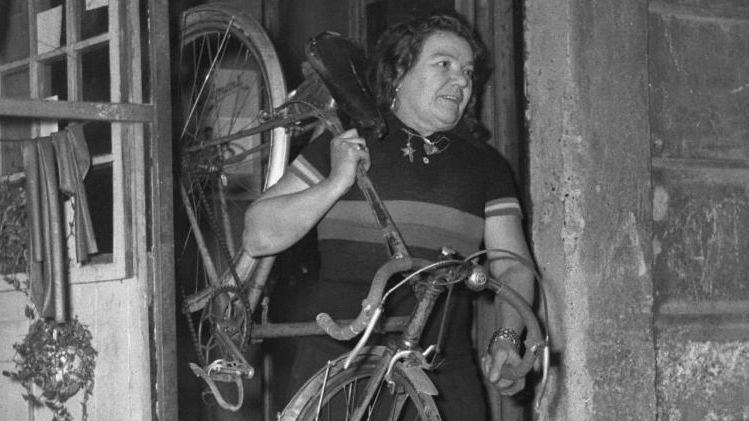 La pioniera delle due ruote Alfonsina Strada, una pista ciclabile porterà il suo nome