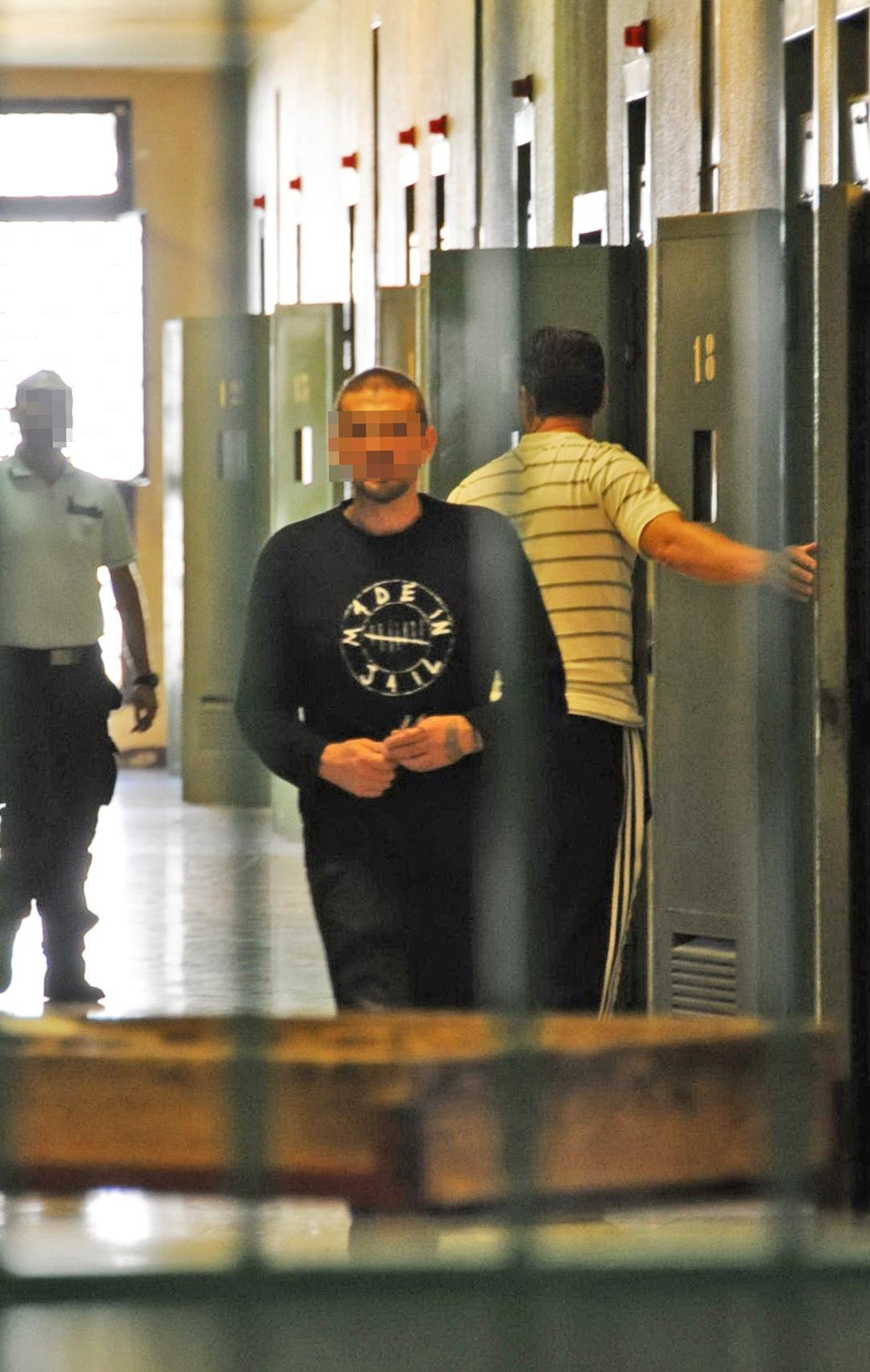 resa dei conti tra carcerati luned236 di fuoco al piccolini detenuto finisce in ospedale
