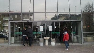 Era stato appena denunciato per danneggiamenti alle auto in sosta ed è subito tornato alla carica all’ospedale di Magenta... Era stato appena denunciato per danneggiamenti alle auto in sosta ed è subito tornato alla carica all’ospedale di Magenta...